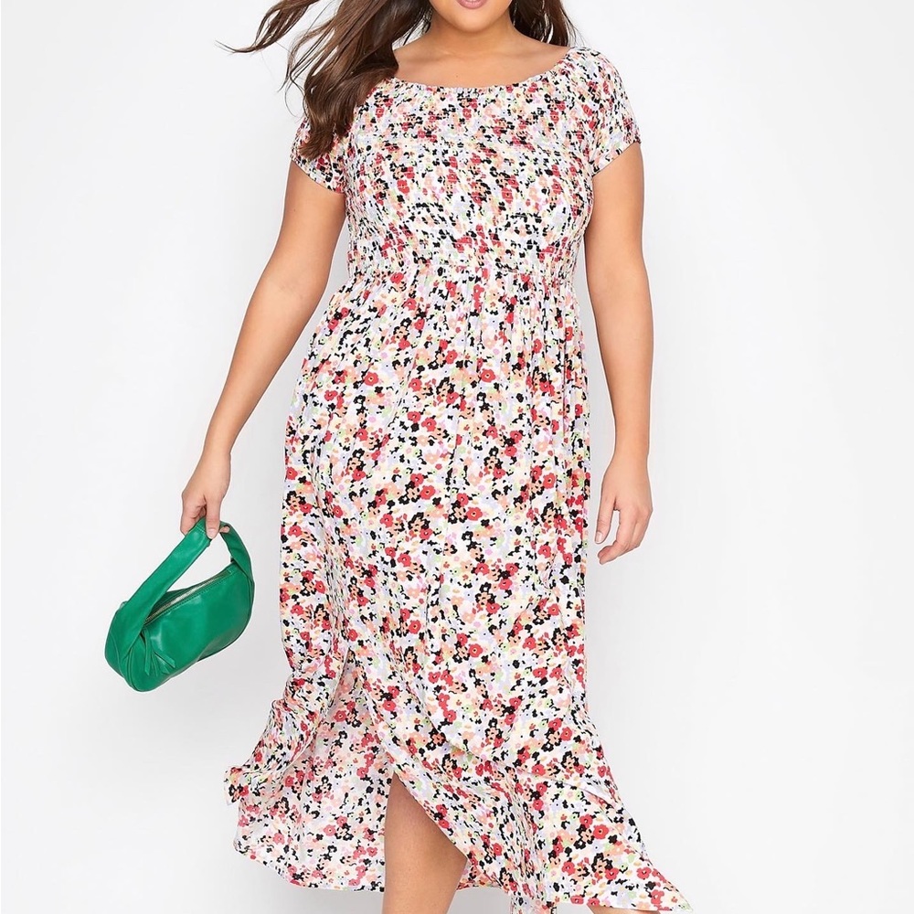 🌻Curve Red Floral Bardot Maxi Dress
🌻bust-36,38
🌻length-57 - Picture 1 of 7